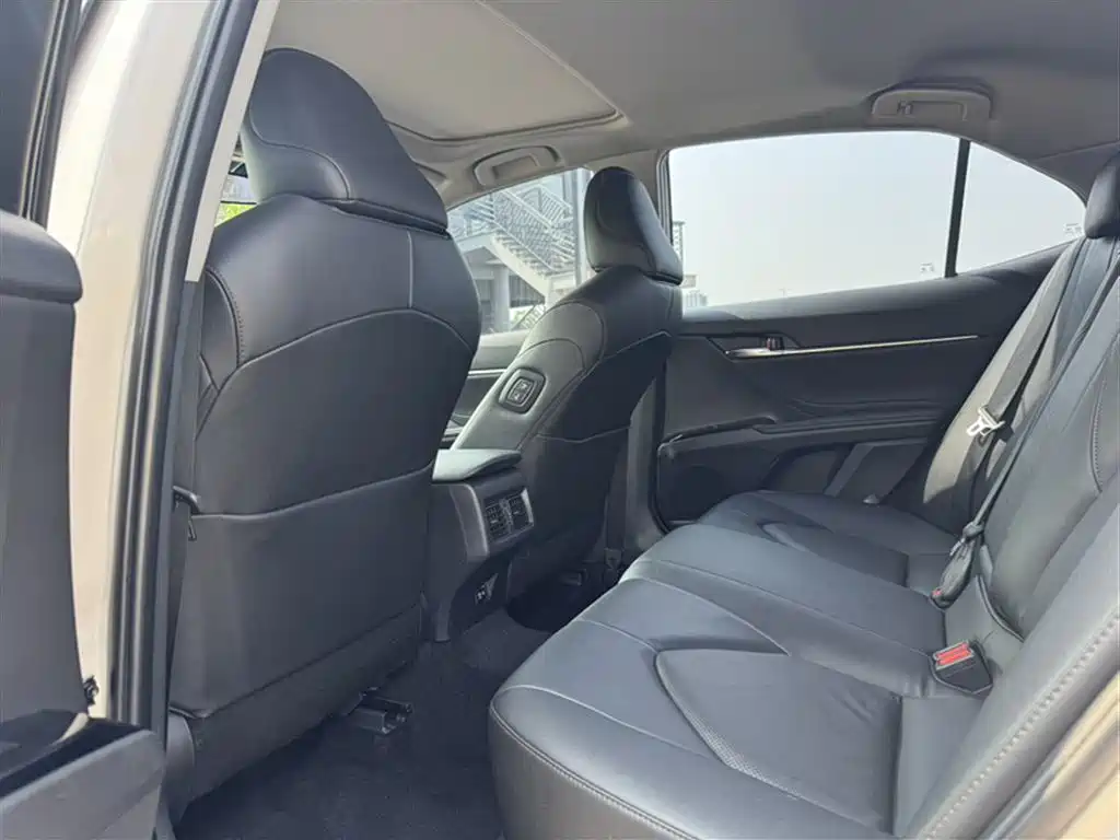 Toyota Camry 2019 — фото 14