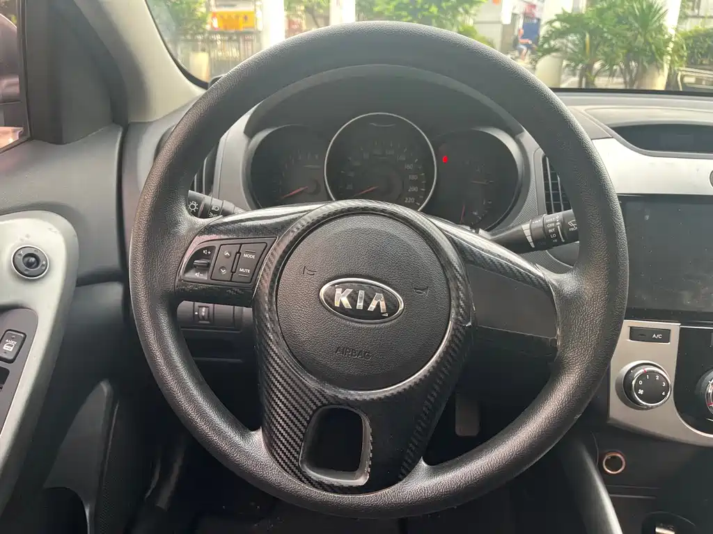Kia Forte 2014 — фото 14