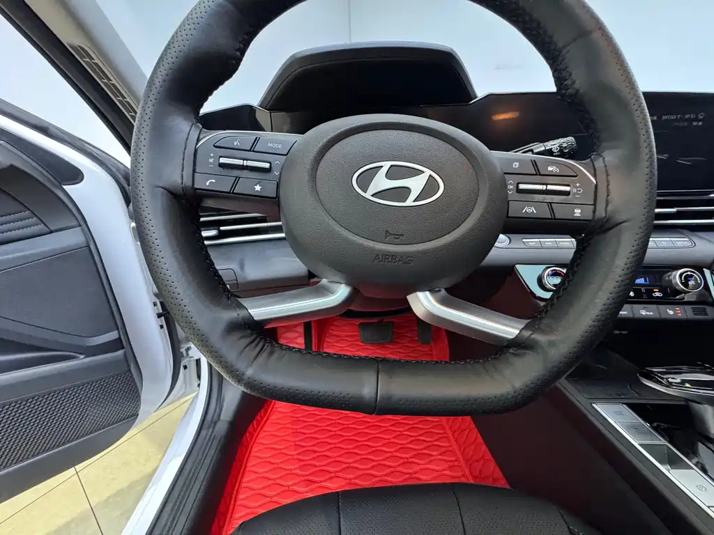 Hyundai Elantra 2023 — фото 22