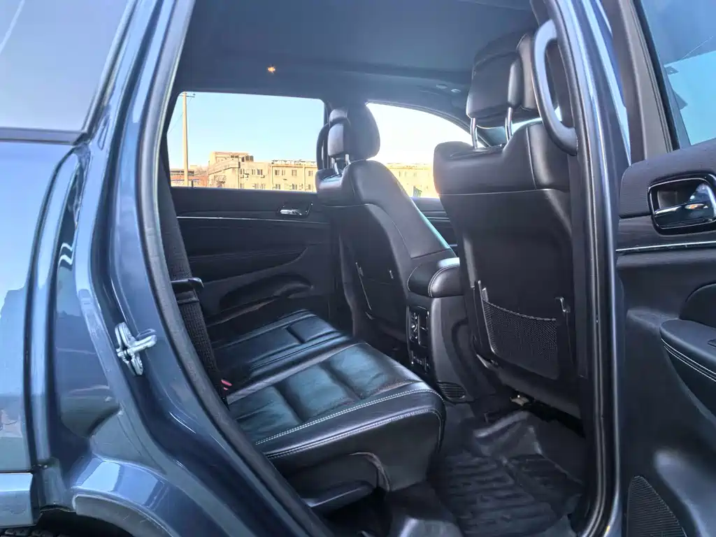 Jeep Grand Cherokee 2021 — фото 14