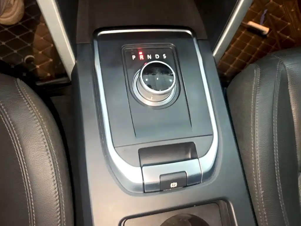 Land Rover Discovery Sport 2017 — фото 14