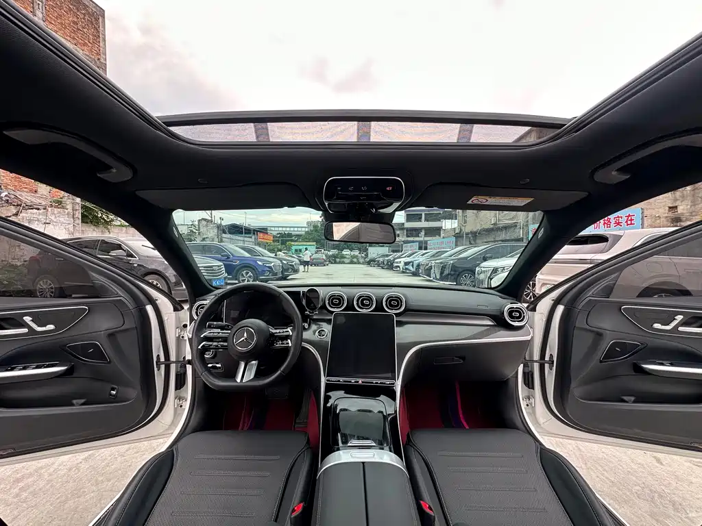 Mercedes-Benz C-Class 2025 — фото 10