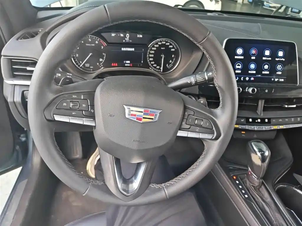 Cadillac CT4 2023 — фото 11