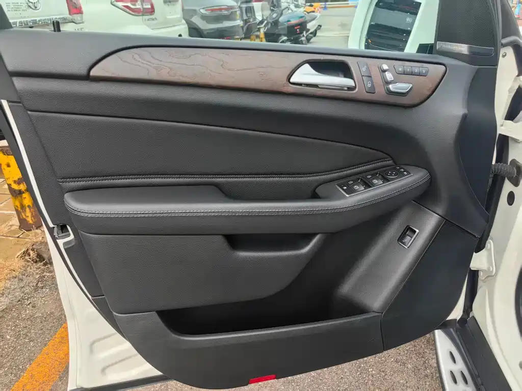 Mercedes-Benz GLE 2017 — фото 18