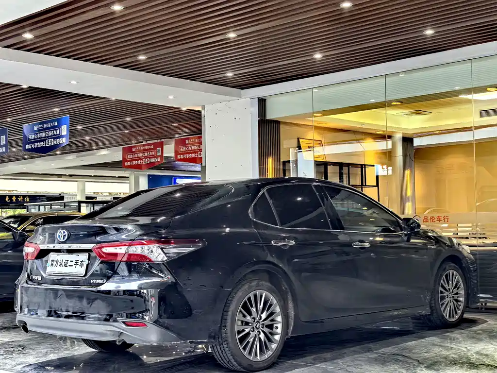 Toyota Camry 2020 — фото 12