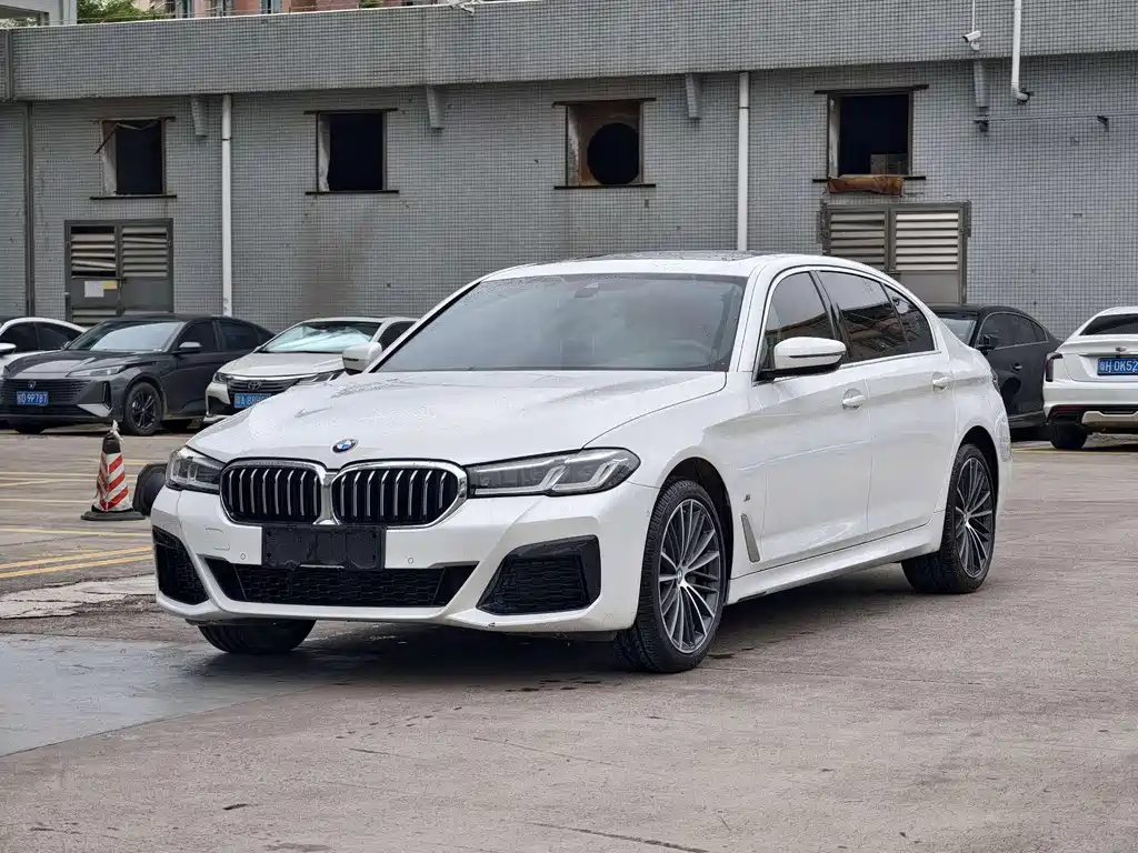 BMW 5 Series 2022 — фото 1