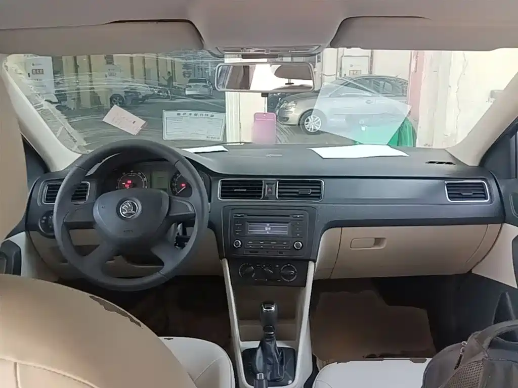 Skoda Rapid 2014 — фото 10