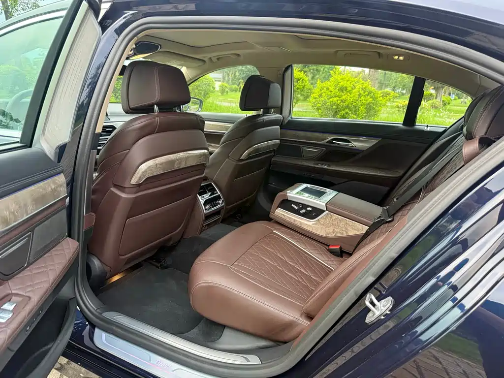 BMW 7 Series 2019 — фото 15