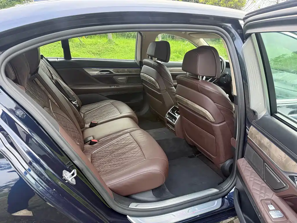 BMW 7 Series 2019 — фото 13