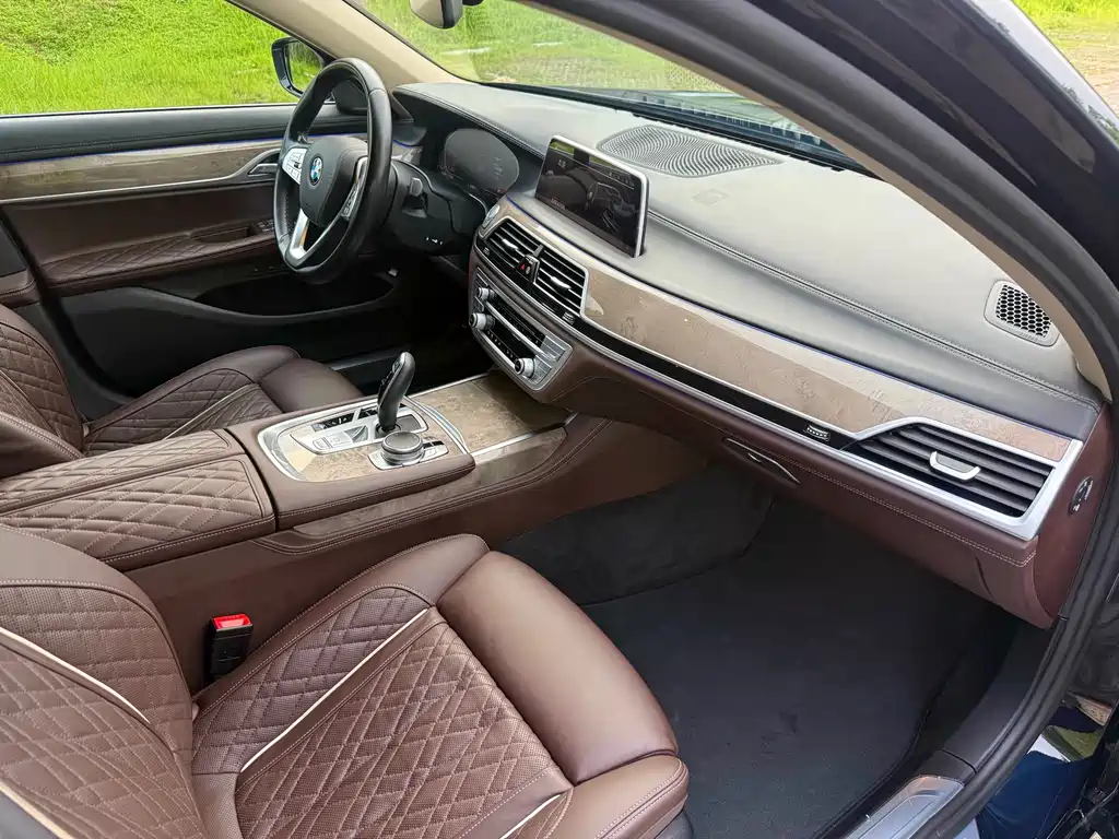 BMW 7 Series 2019 — фото 12