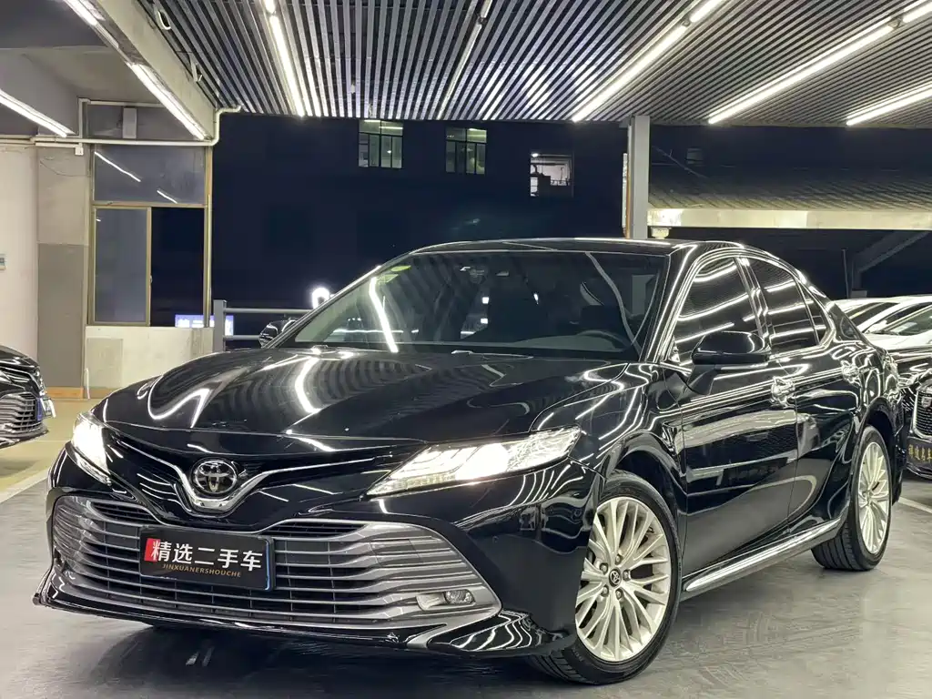 Toyota Camry 2018 — фото 1