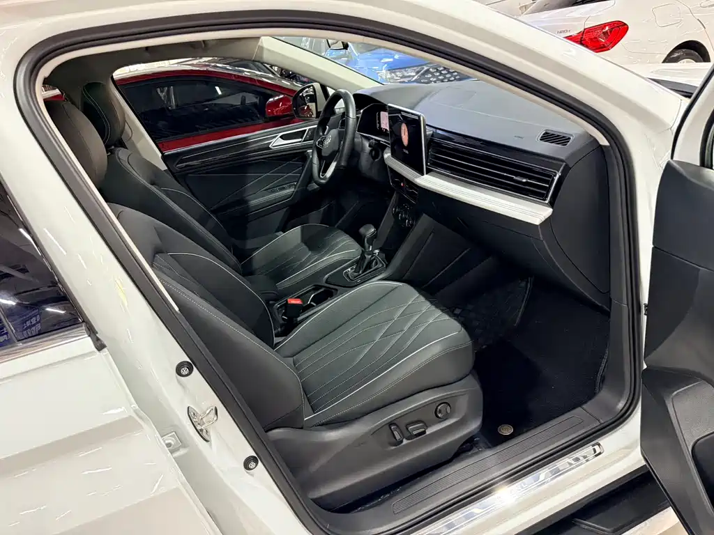 Volkswagen Tiguan L 2023 — фото 16