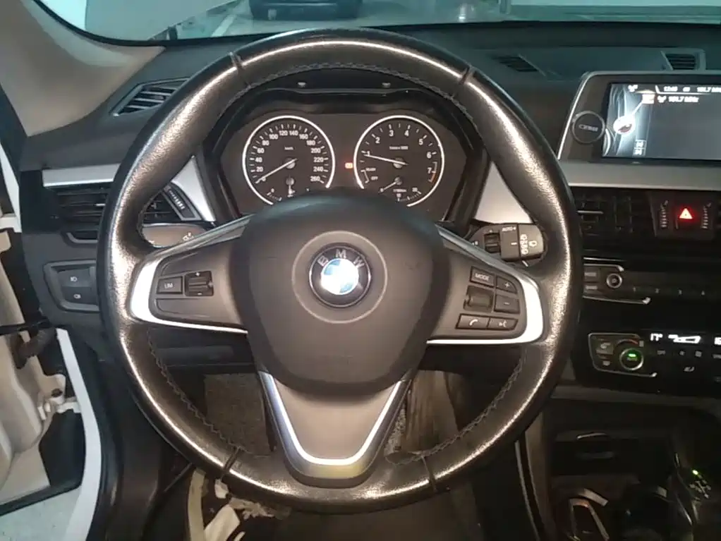 BMW X1 2017 — фото 11