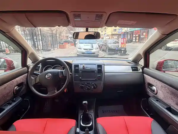 Nissan Tiida 2008