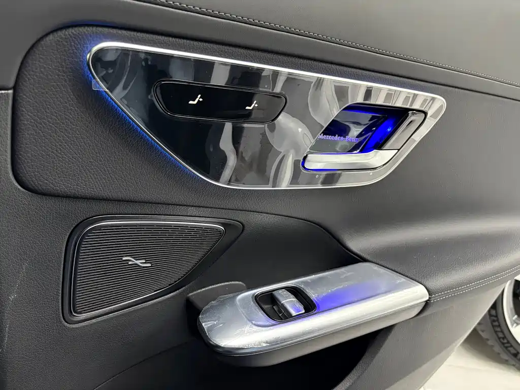 Mercedes-Benz C-Class 2023 — фото 16