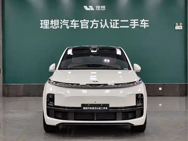 Li Auto L8 2025