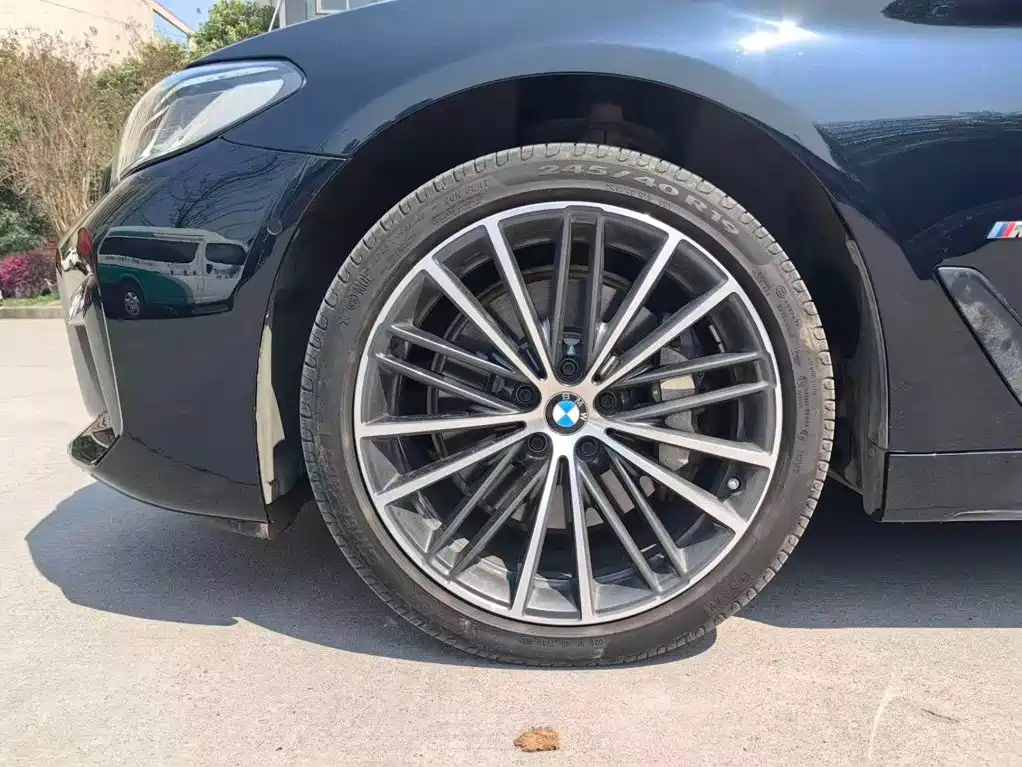BMW 5 Series 2023 — фото 16