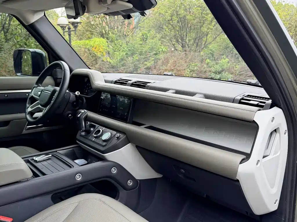 Land Rover Defender 2020 — фото 14