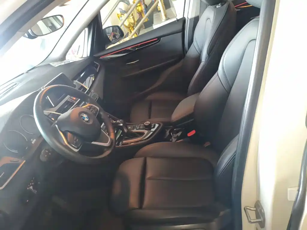 BMW 2 Series Station Wagon 2019 — фото 15