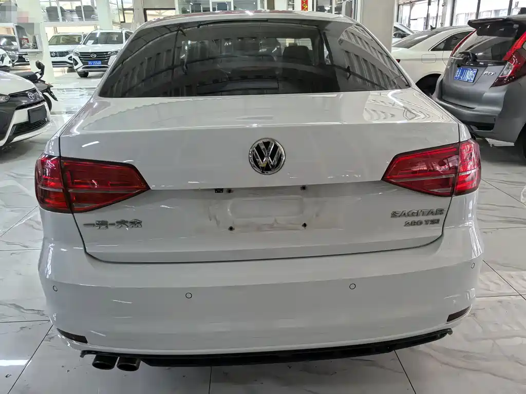 Volkswagen Sagitar 2019