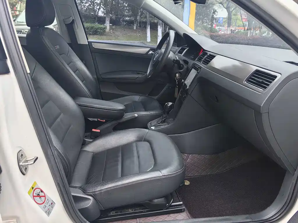 Volkswagen Santana 2014