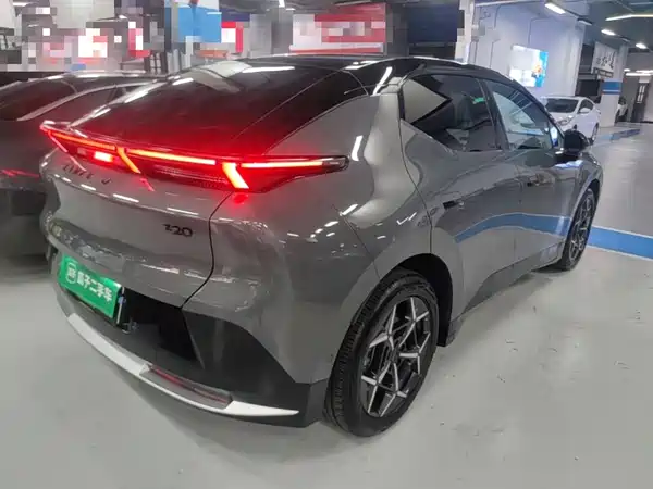 Lynk & Co Z20 2024
