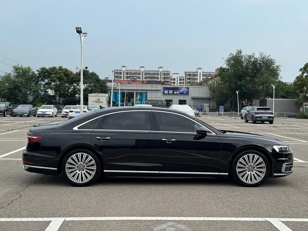 Audi A8 2019 — фото 8