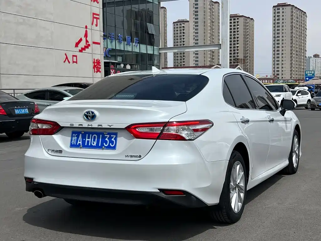 Toyota Camry 2022 — фото 5