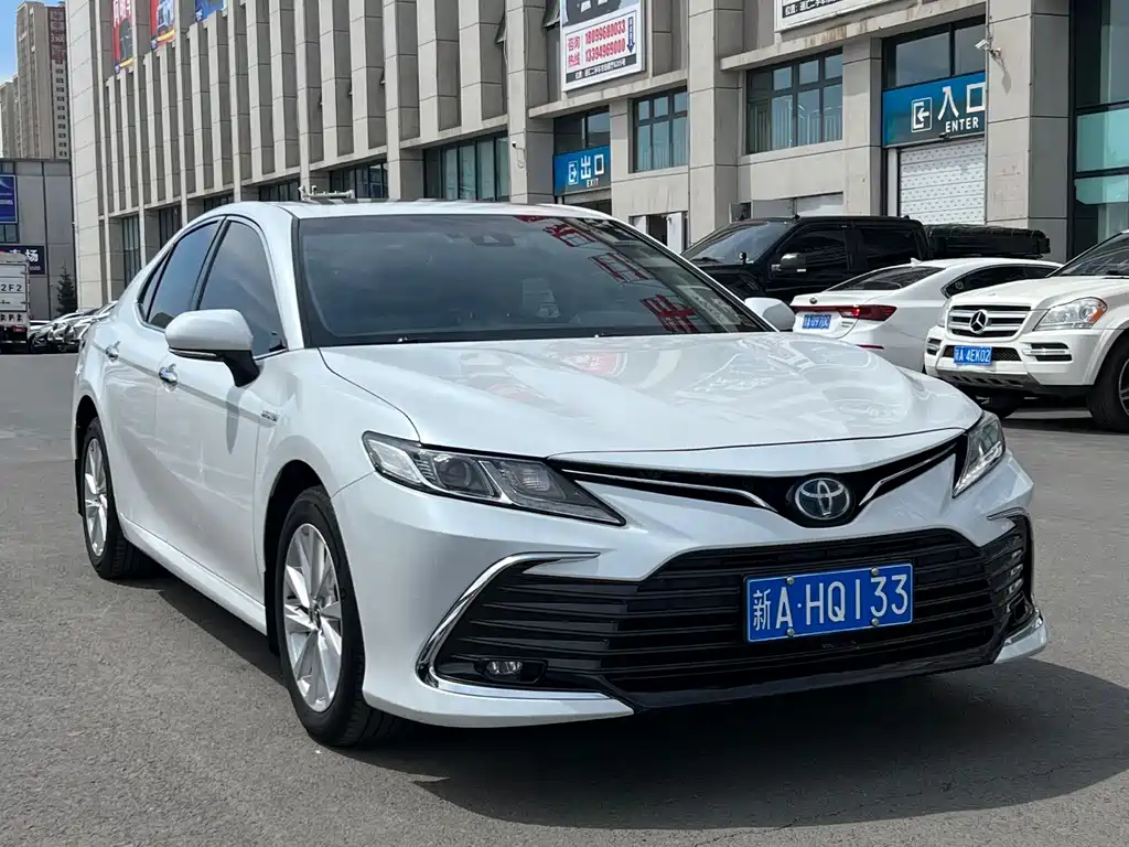 Toyota Camry 2022 — фото 3