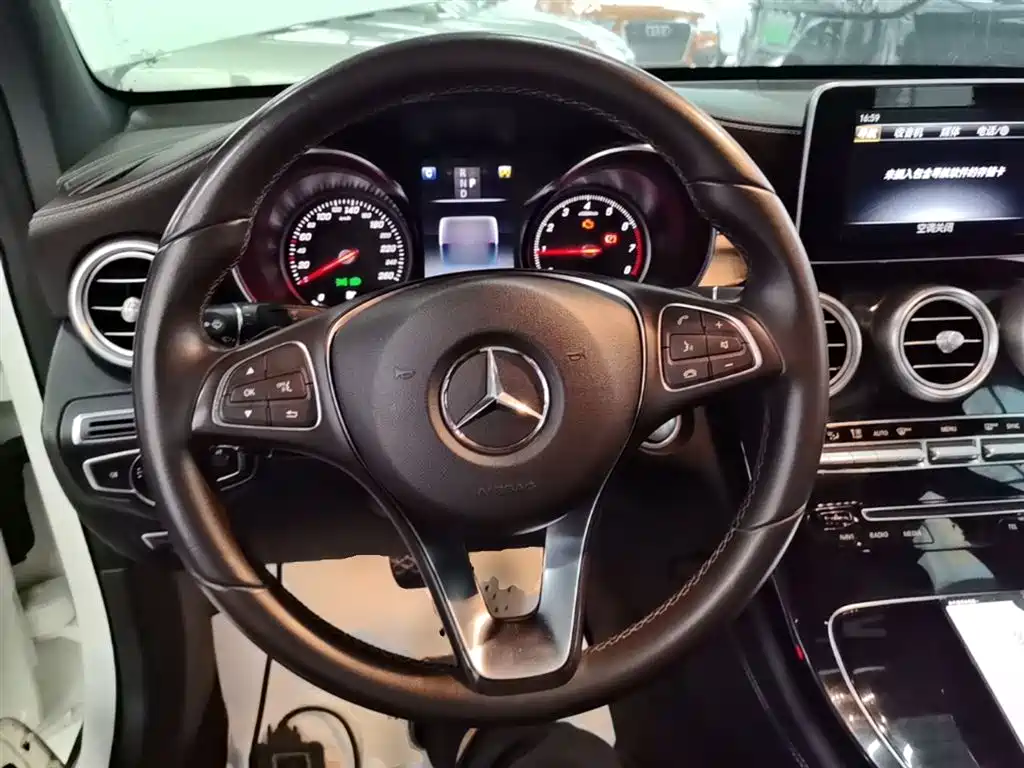 Mercedes-Benz GLC 2019 — фото 11