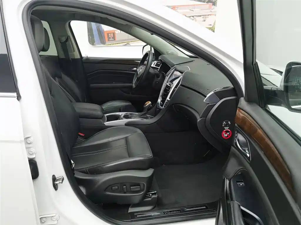 Cadillac SRX 2015 — фото 23