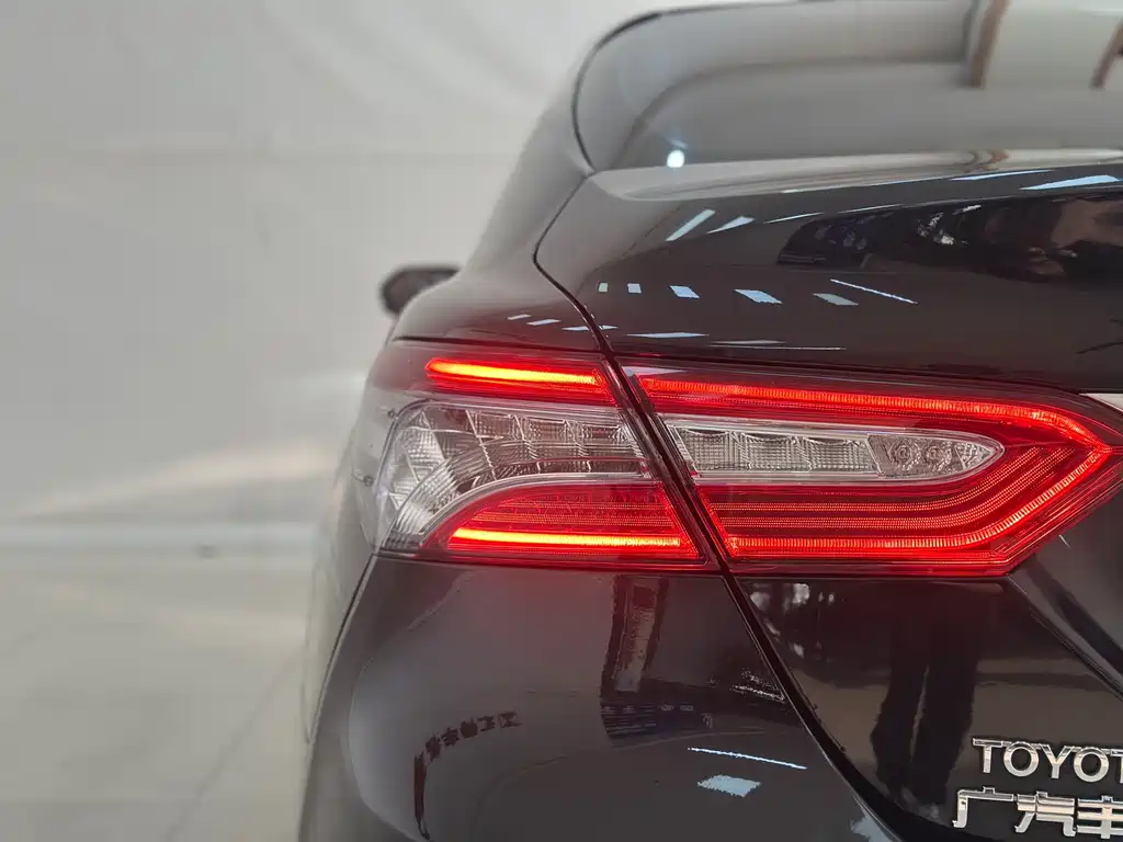 Toyota Camry 2018 — фото 8