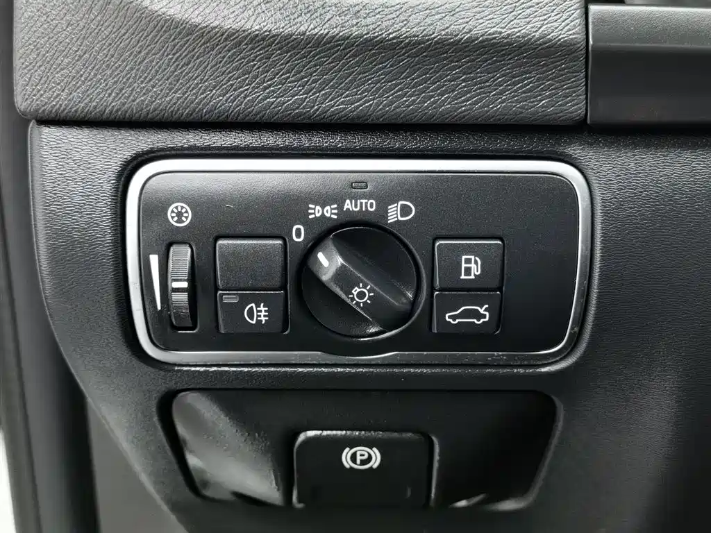 Volvo S60 2015 — фото 21