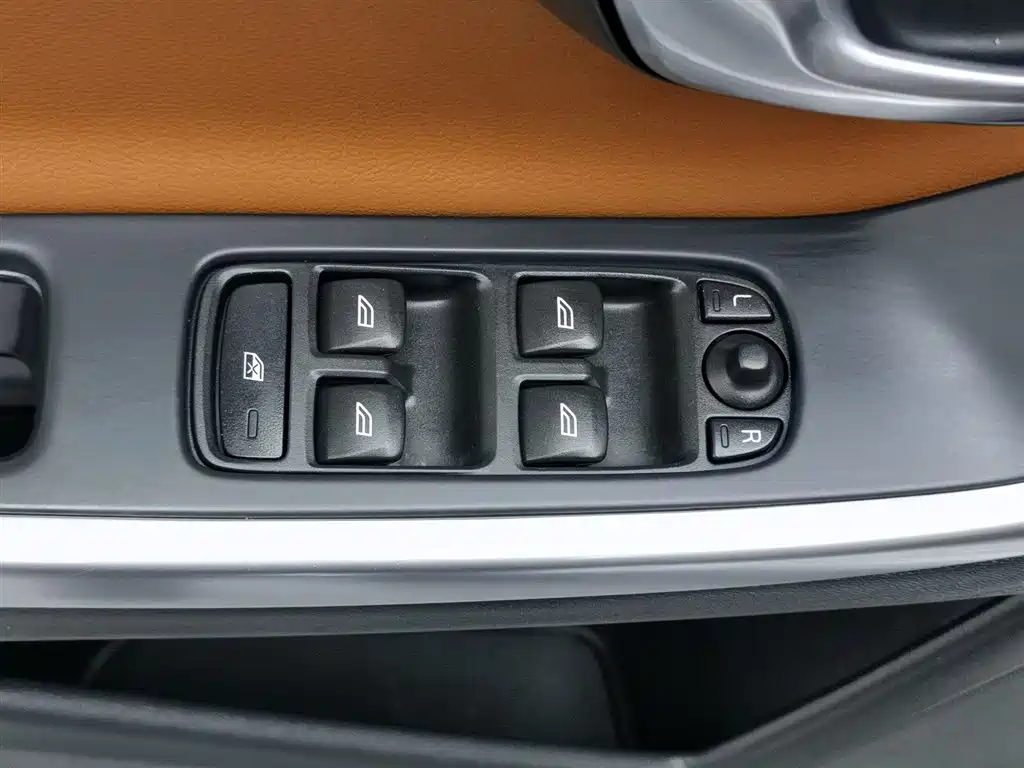 Volvo S60 2015 — фото 9