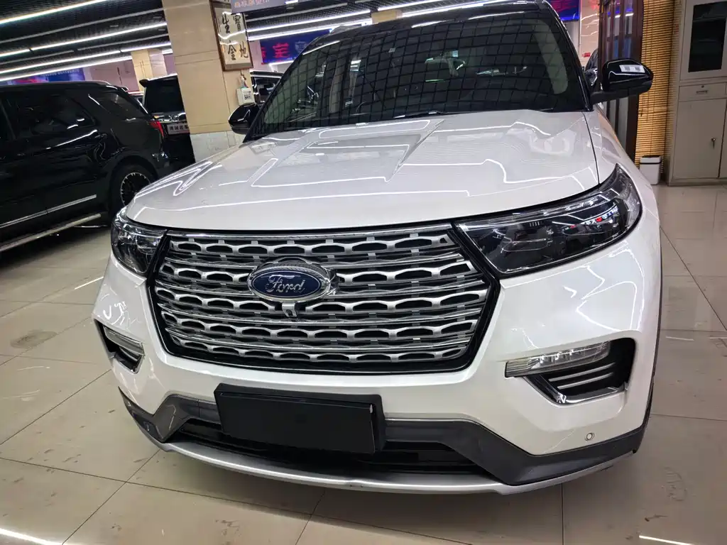 Ford Explorer 2021 — фото 1