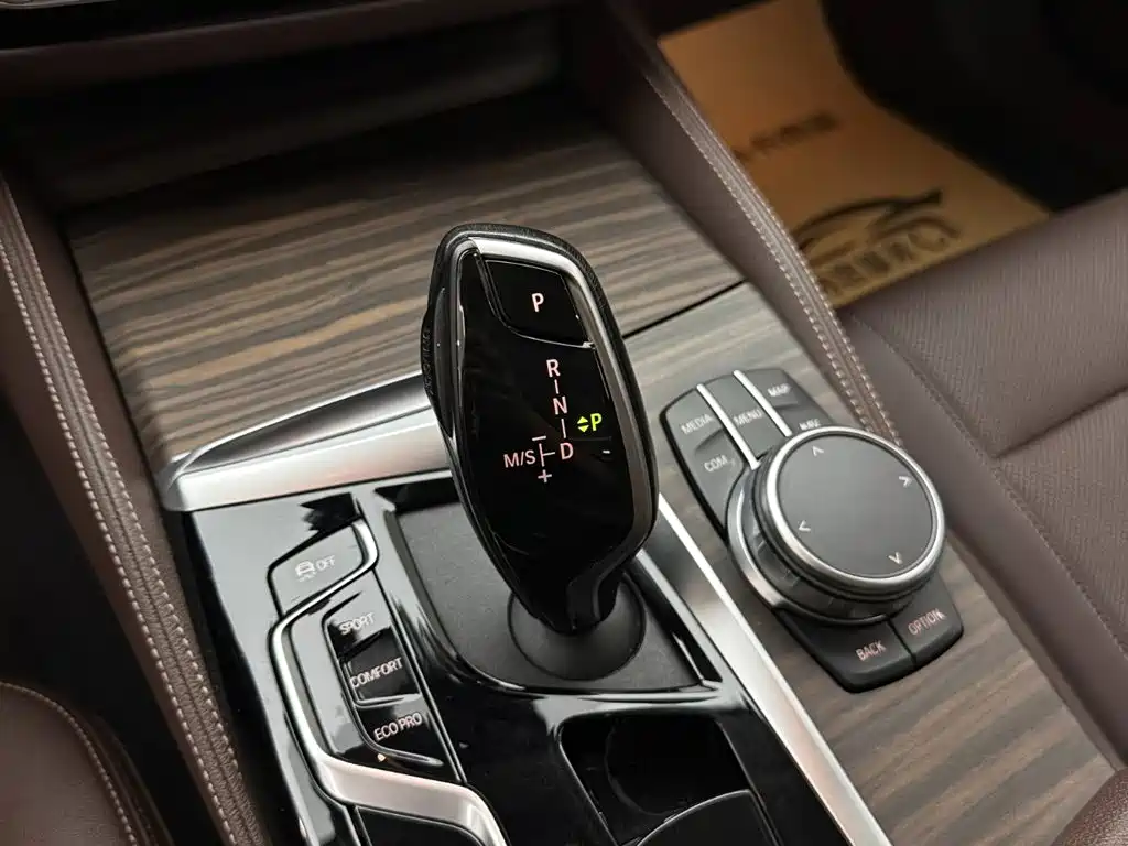 BMW 5 Series 2020 — фото 17