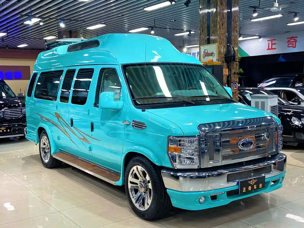 Ford E350 2015 — фото 1