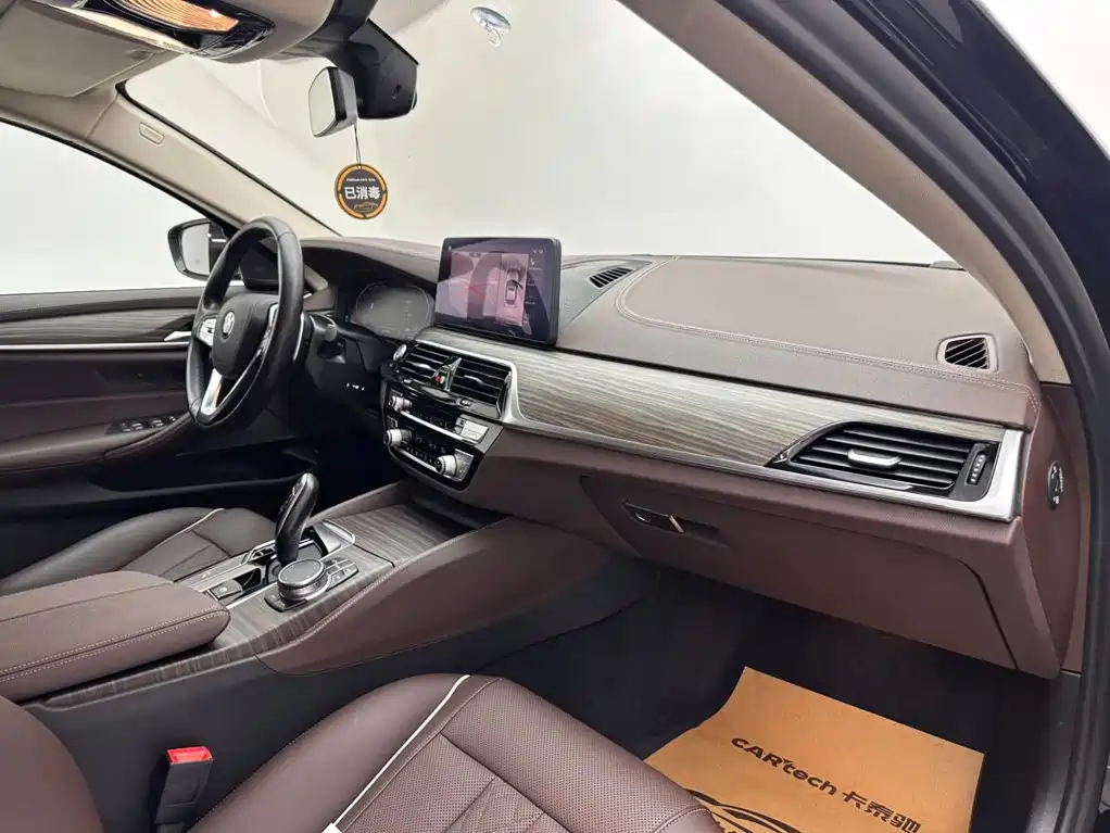 BMW 5 Series 2020 — фото 11