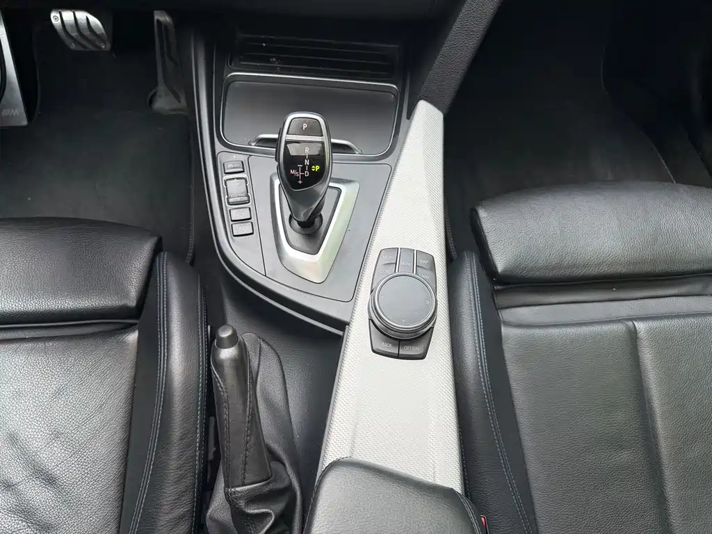 BMW 3 Series 2019 — фото 13