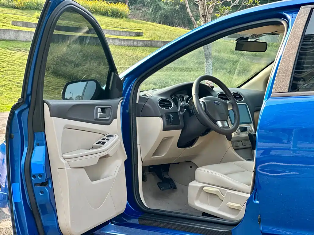 Ford Focus 2014 — фото 13
