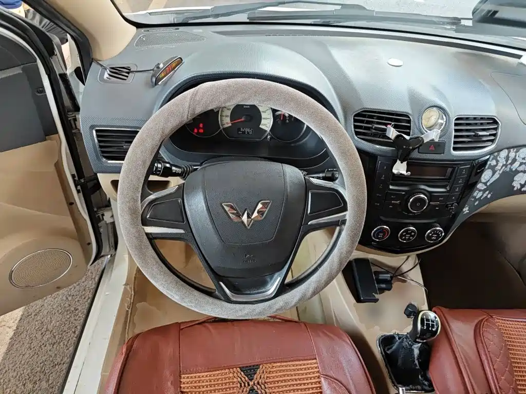 Wuling Hongguang 2014