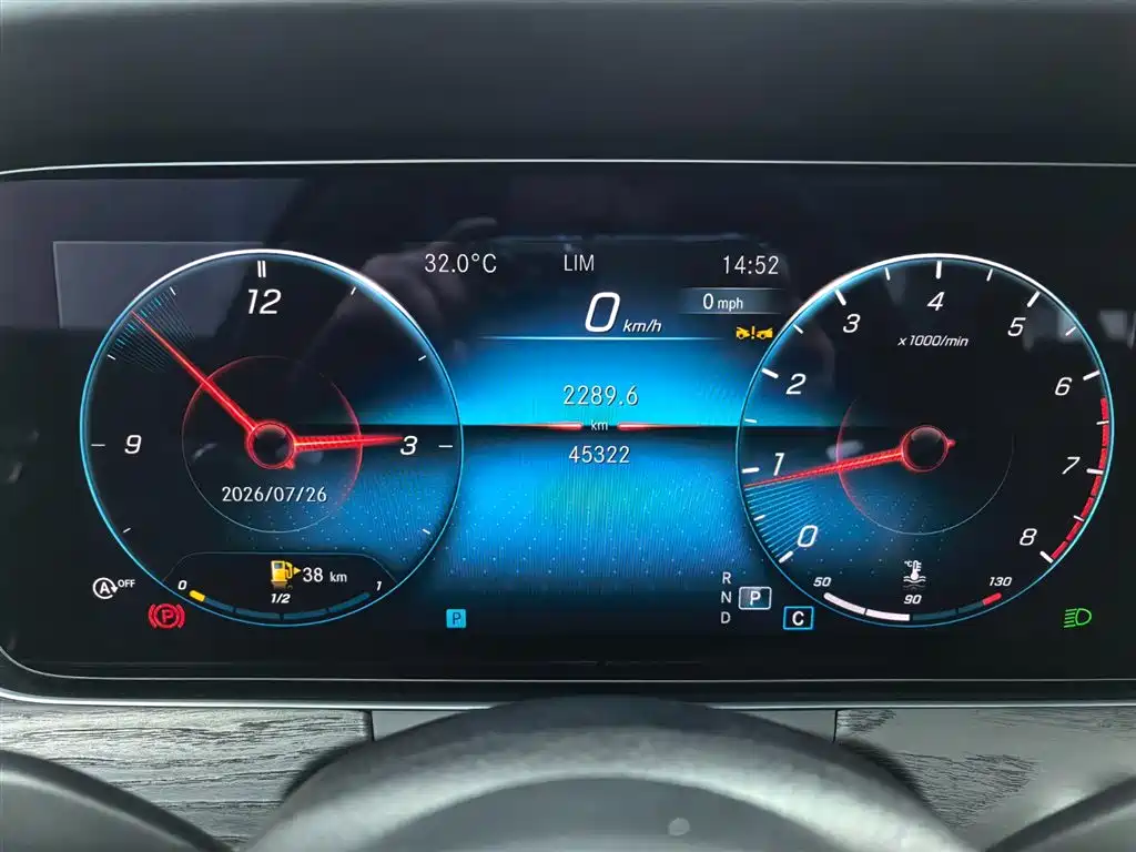 Mercedes-Benz E-Class 2023 — фото 8