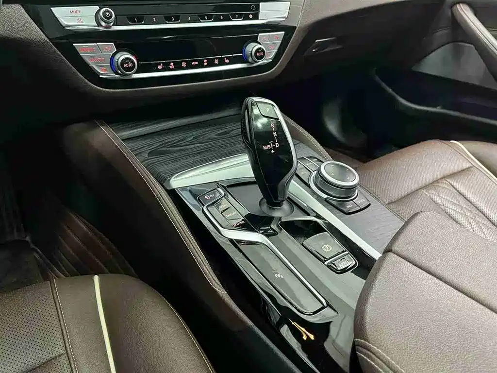 BMW 5 Series 2022 — фото 9