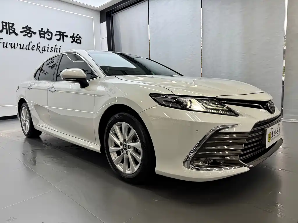 Toyota Camry 2022 — фото 2