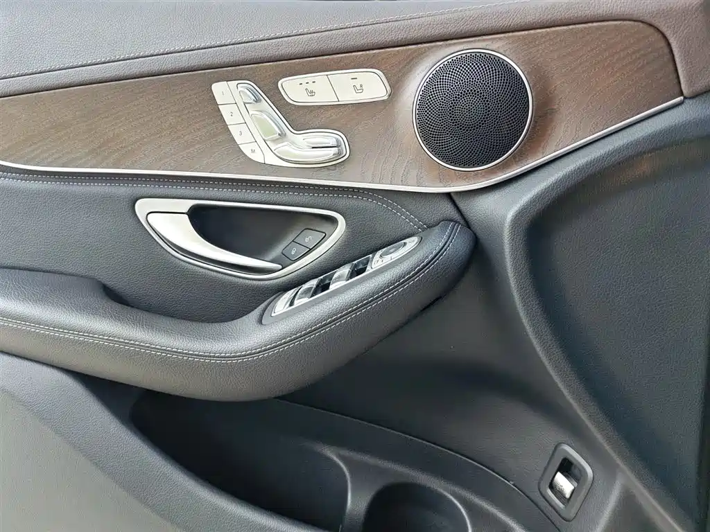 Mercedes-Benz GLC 2020 — фото 20