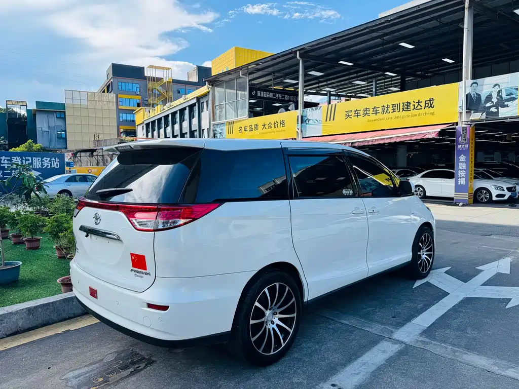 Toyota Previa 2015 — фото 4