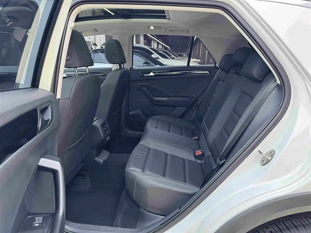 Volkswagen T-Roc 2023 — фото 10
