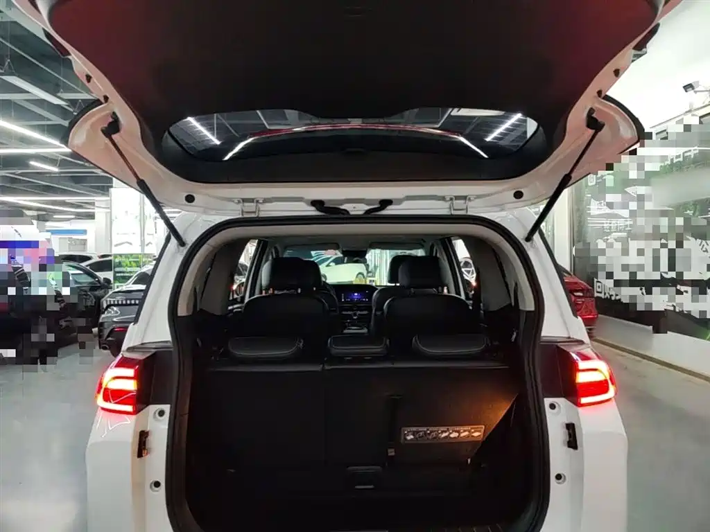 GAC Motor Trumpchi M6 2023 — фото 19