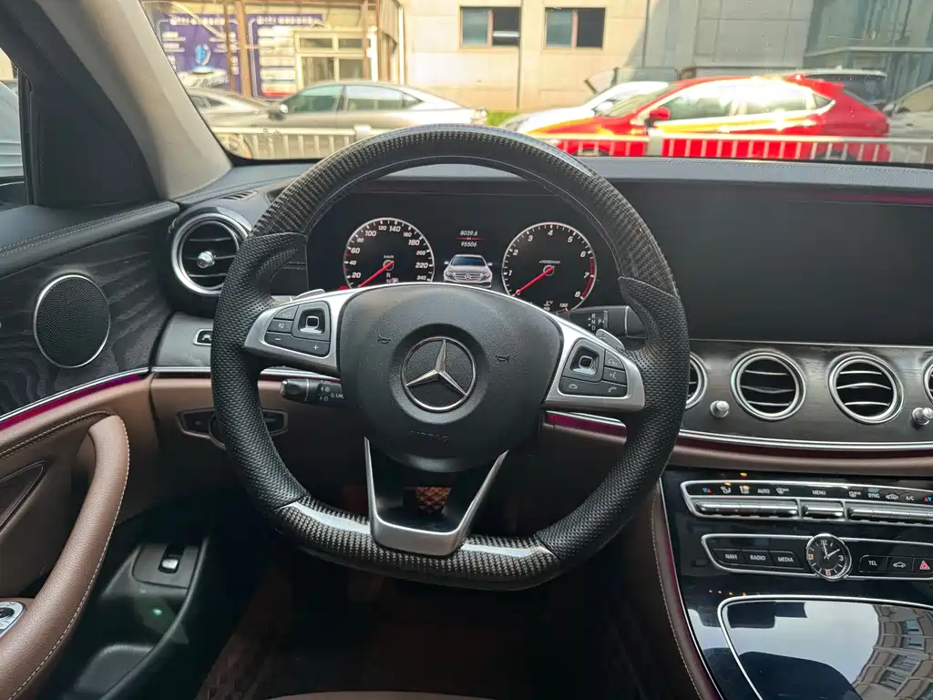 Mercedes-Benz E-Class 2016 — фото 14