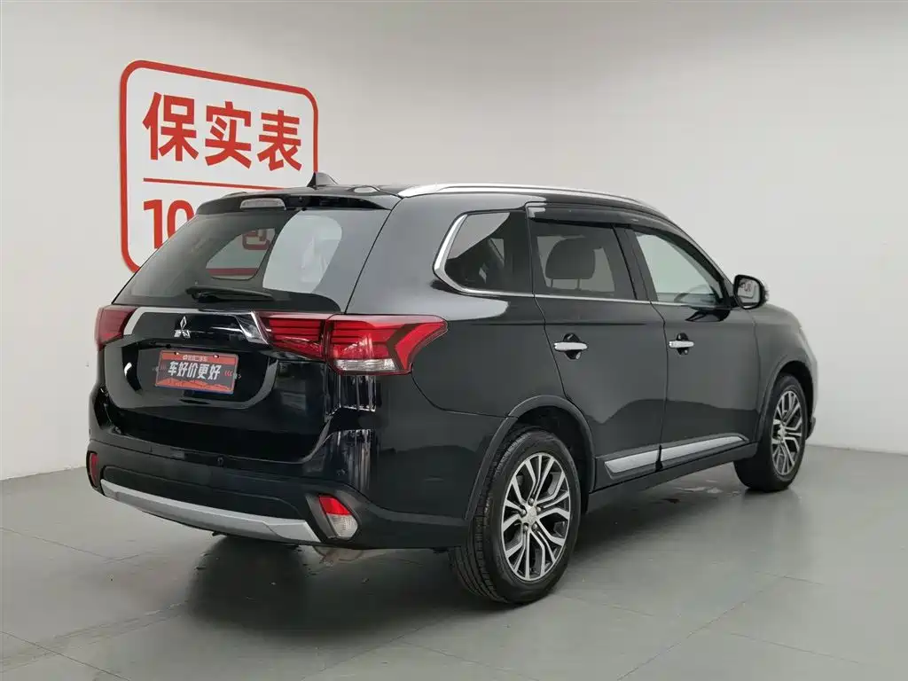 Mitsubishi Outlander 2015 — фото 2